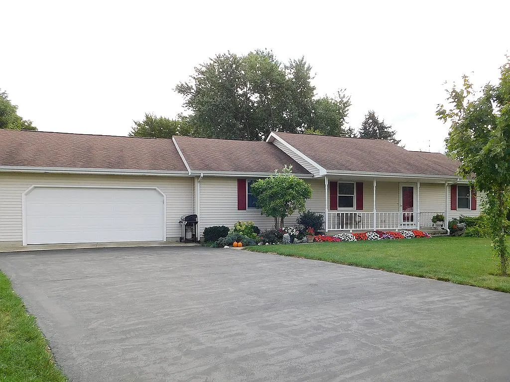 470 Cedar Ln photo 1