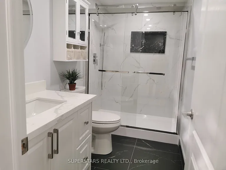 30 Hermitage Blvd #LOWER — Photo 10