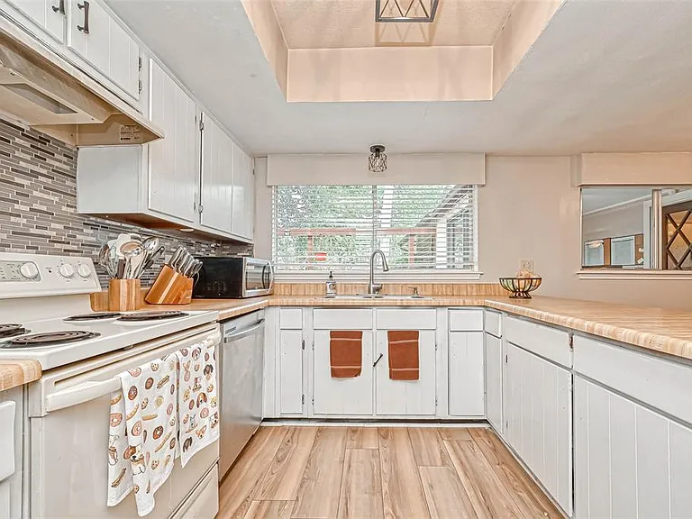 3623 Black Crickett Ct — Photo 34