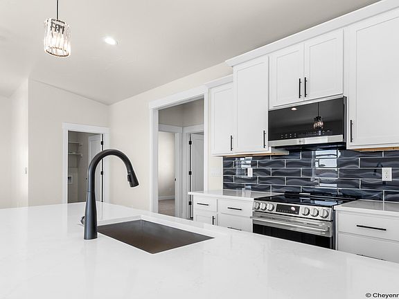 5th image of 4047 Saddleback Ln