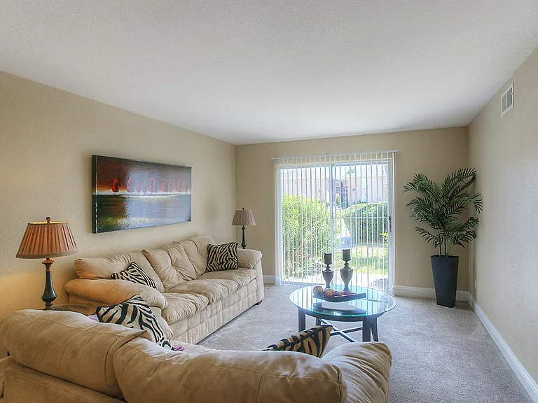 ASHTON PLACE APARTMENTS — Photo 6