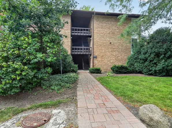 5542 E Lake Dr #74-D, Lisle, IL 60532
