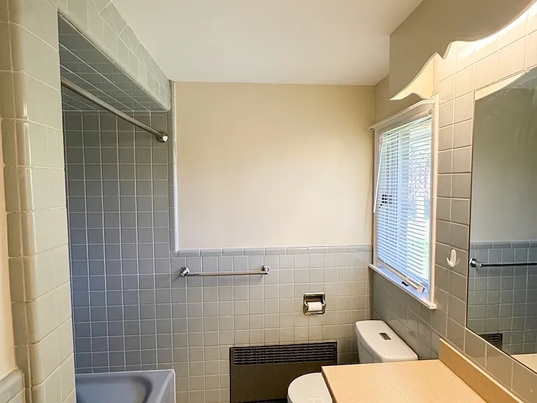 449 Hackett Blvd — Photo 10