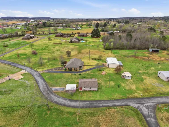 17 N Church St, Vilonia, AR 72173