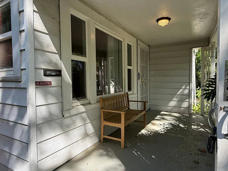 1813 Beverly Way — Photo 4