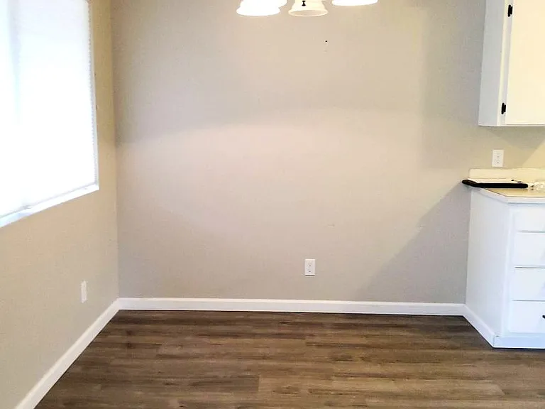 2100 Eldridge Ave — Photo 6