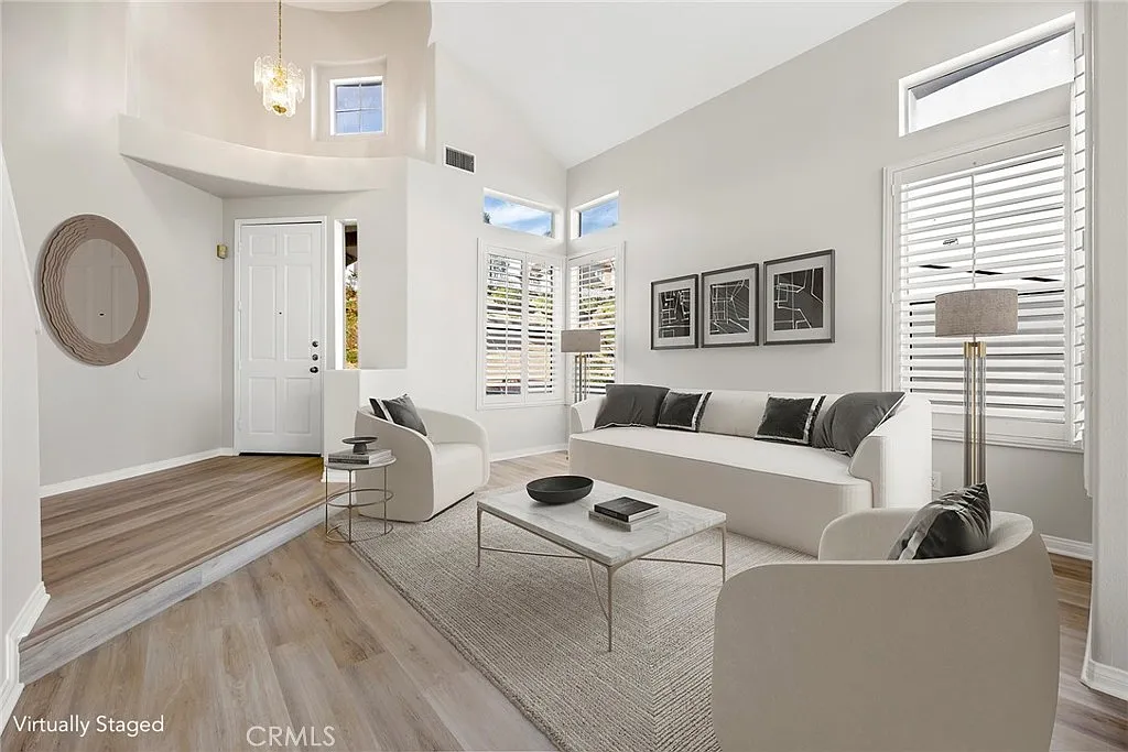 4 bed, 2.5 bath, 2314 sqft, $5,200 — Photo 3