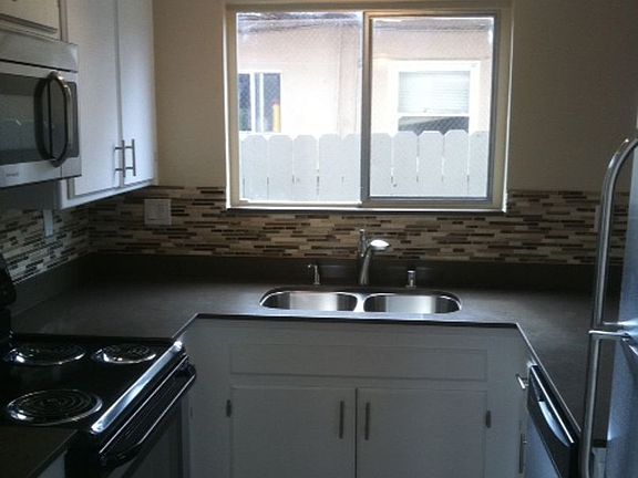 5th image of 5014 Narragansett Ave APT 07