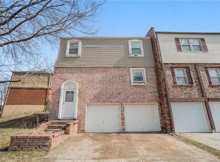 3717 NE Colonial Dr, Lees Summit, MO 64064