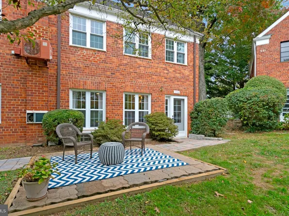 1200 Martha Custis Dr, Alexandria, VA 22302