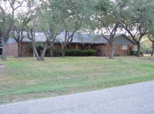 704 Pine Ave, Rockport, TX 78382