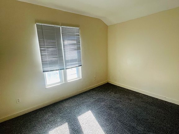4th image of 820-824 S Main St #2