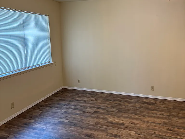 517 W Polk St — Photo 18