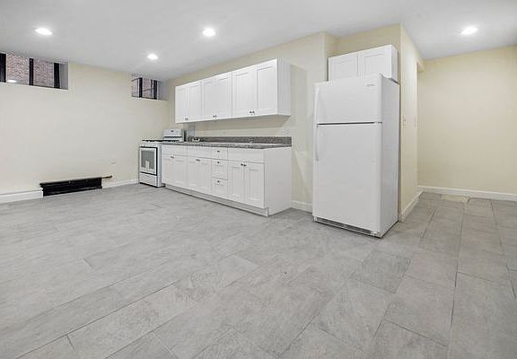 2nd image of 266 E 21st St #Ll