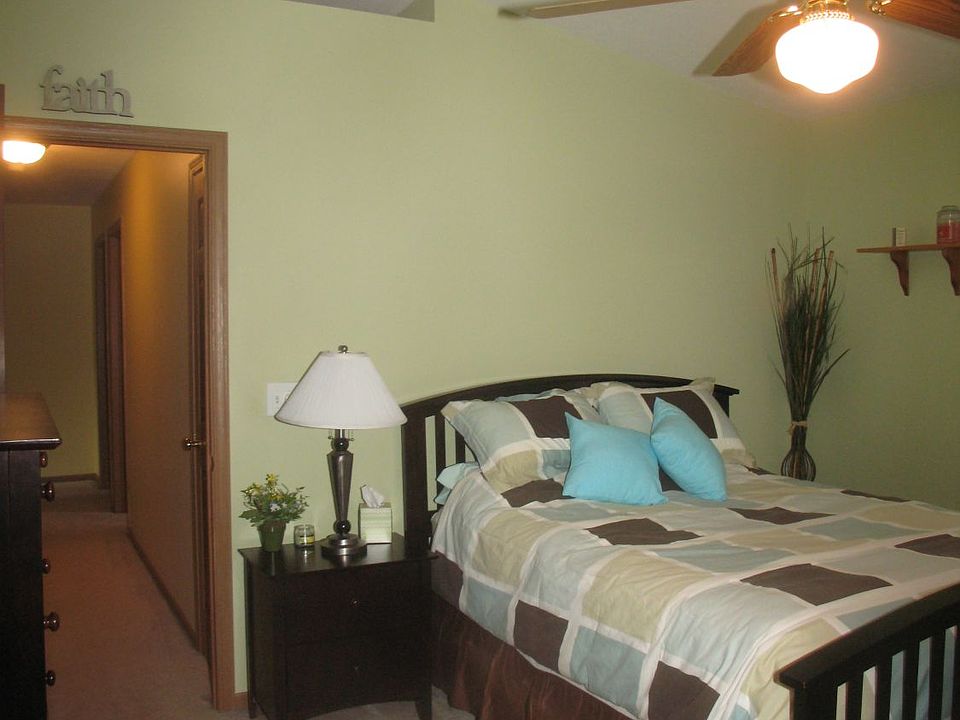2nd image of 1015 Willow Creek Dr