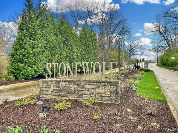 7427 Timberpoint Ct, Fairview Heights, IL 62208