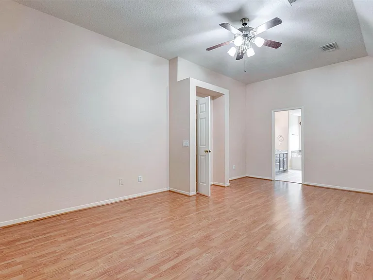 20702 Teasel Ct — Photo 14