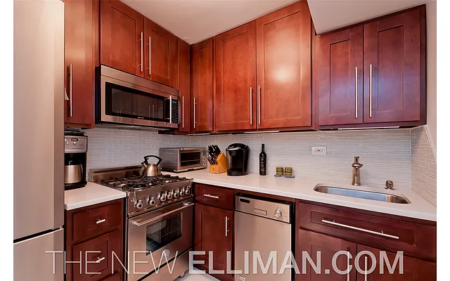 Sold by Douglas Elliman | media 24