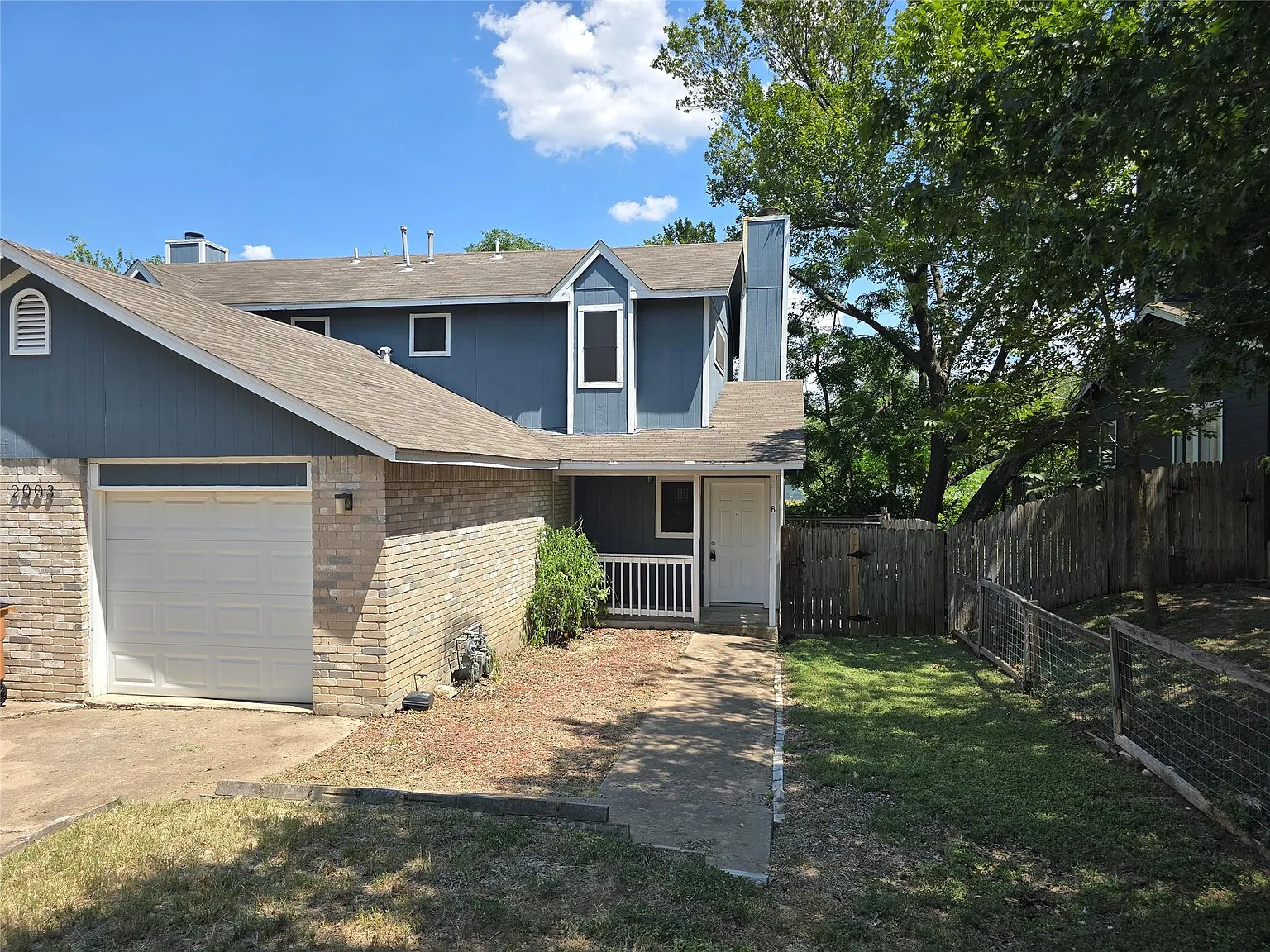 2 bed, 2.0 bath, 1035 sqft, $1,600 — Photo 2