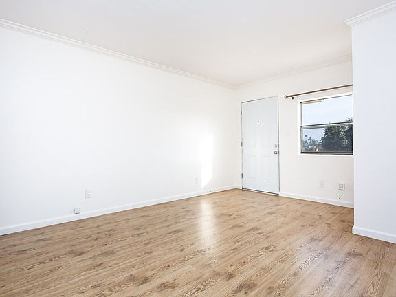 4th image of 5042-5048 Saratoga Ave #1B-1BA-425SQFT