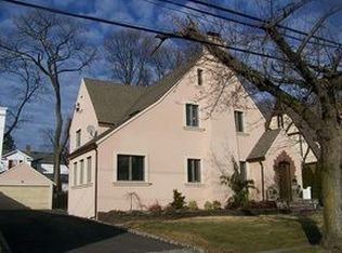 17 Vanderbilt Ave, Manhasset, NY 11030