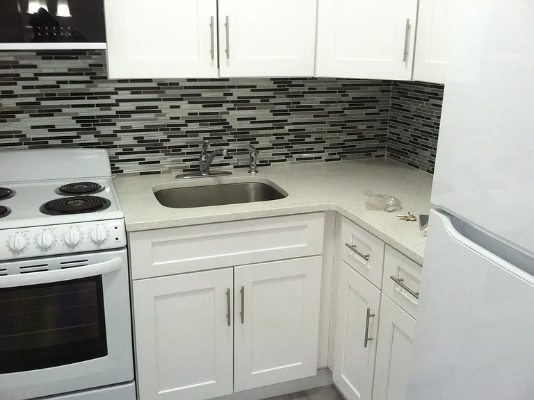 208 Undercliff Ave #B — Photo 6