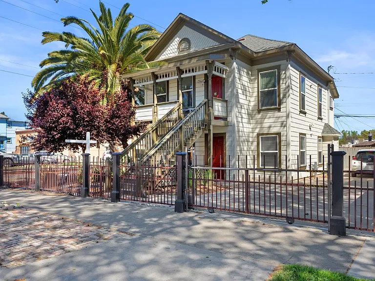 1927 P St #B — Photo 1