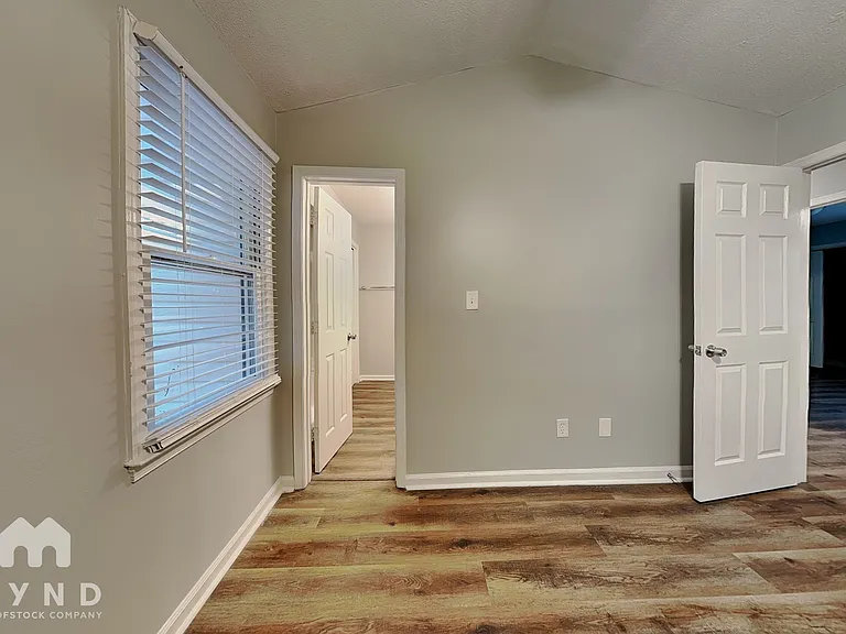 409 Crosspine Dr — Photo 9