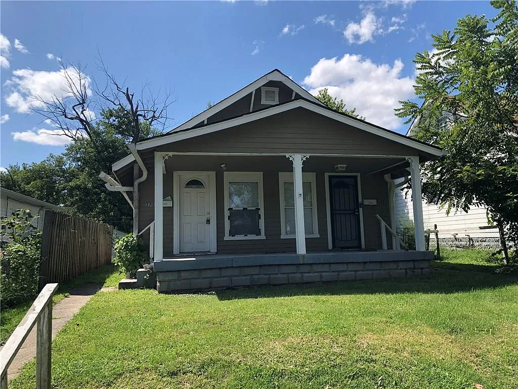 368 S Grand Ave photo 1