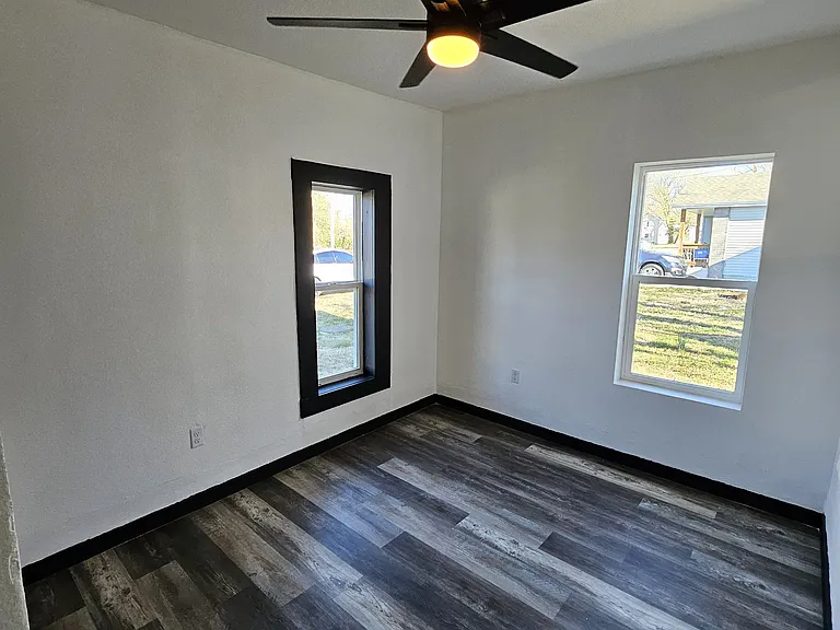 302 Windsor St #1 — Photo 11