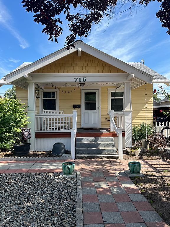715 12th St - Property Image