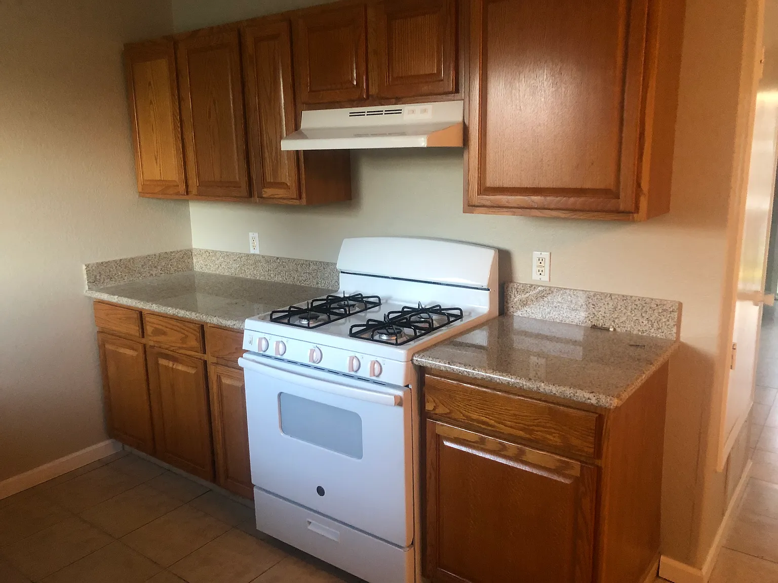 3 bed, 988 sqft, $1,550 — Photo 3
