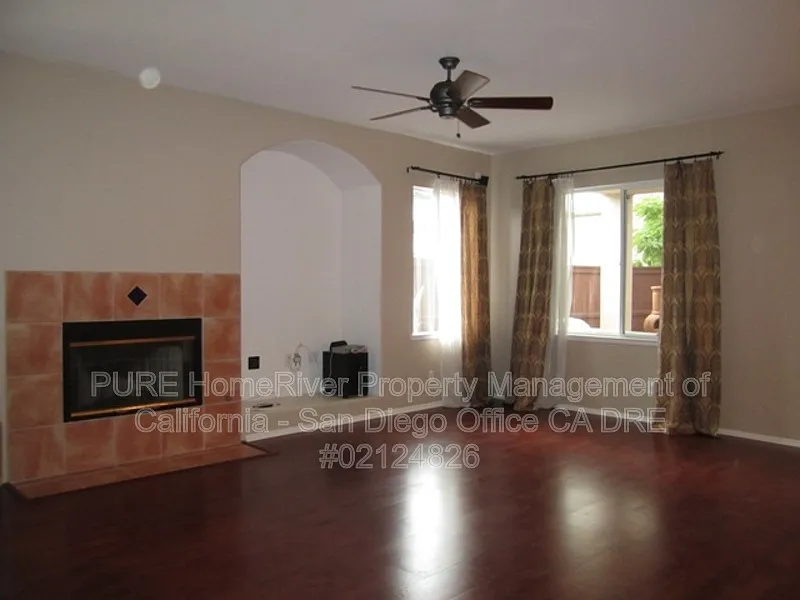 3 bed, 2.5 bath, 1800 sqft, $3,695 — Photo 3