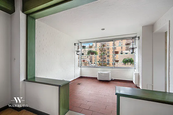 Sold by Warburg | media 27