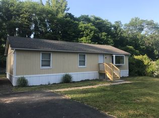 38 Indiana St #38B, Pt Ewen, NY