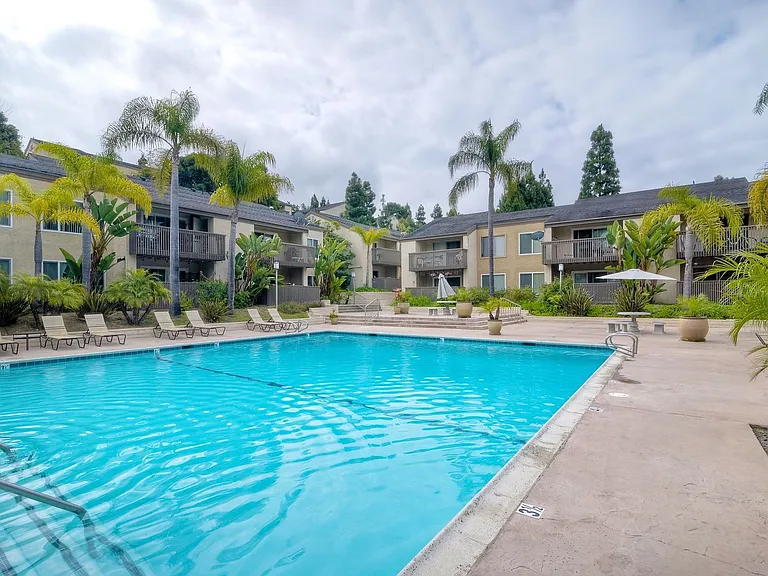 8545 Villa La Jolla Dr #H — Photo 15