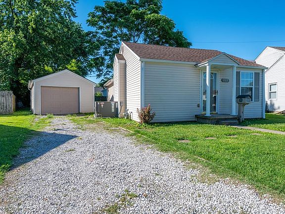 3rd image of 2619 E Cloverdale Dr