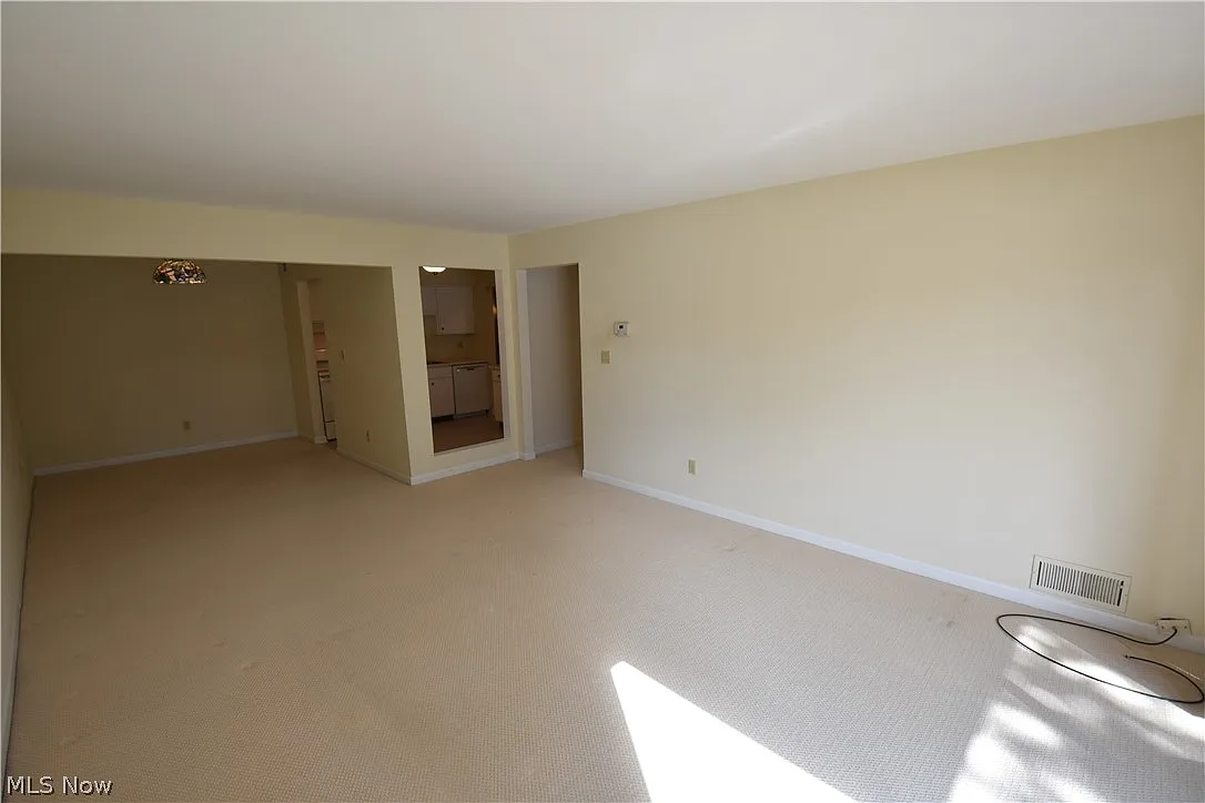 2 bed, 2.0 bath, 1060 sqft, $1,990 — Photo 2