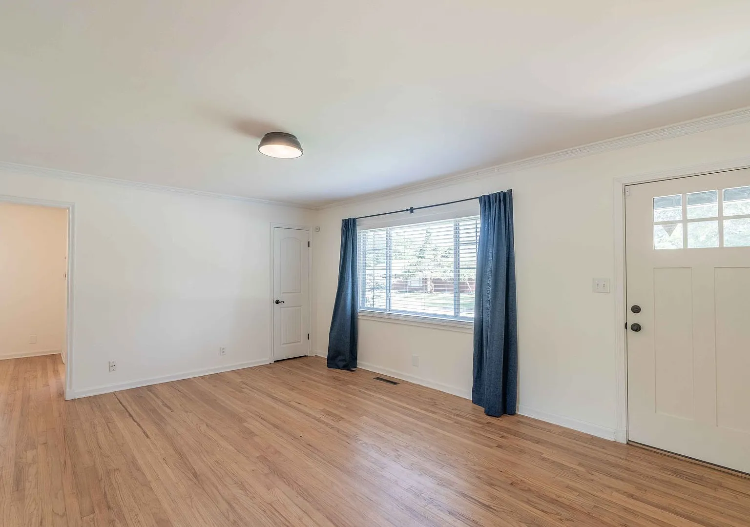 Stunning 3 Bed 2 Bath In Great Area — Photo 4