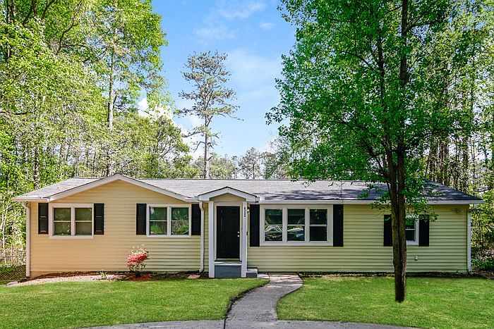 1st image of 422 Hawthorne Cir