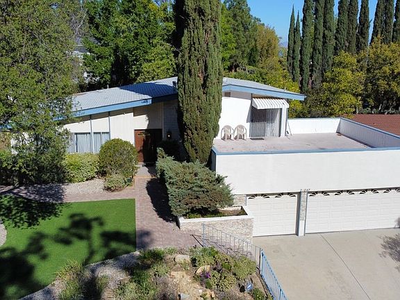 2nd image of 21847 Woodland Crest Dr