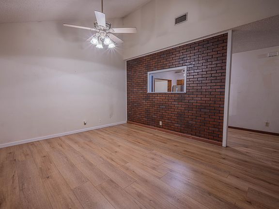 5th image of 305 Albany Dr
