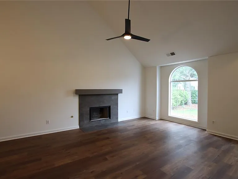 2256 Dresden Grn NW — Photo 3