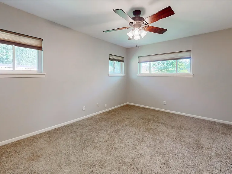 5338 Creekbend Dr — Photo 9
