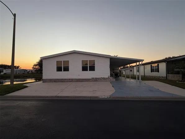 3045 Shady Creek Dr, Zephyrhills, FL 33543