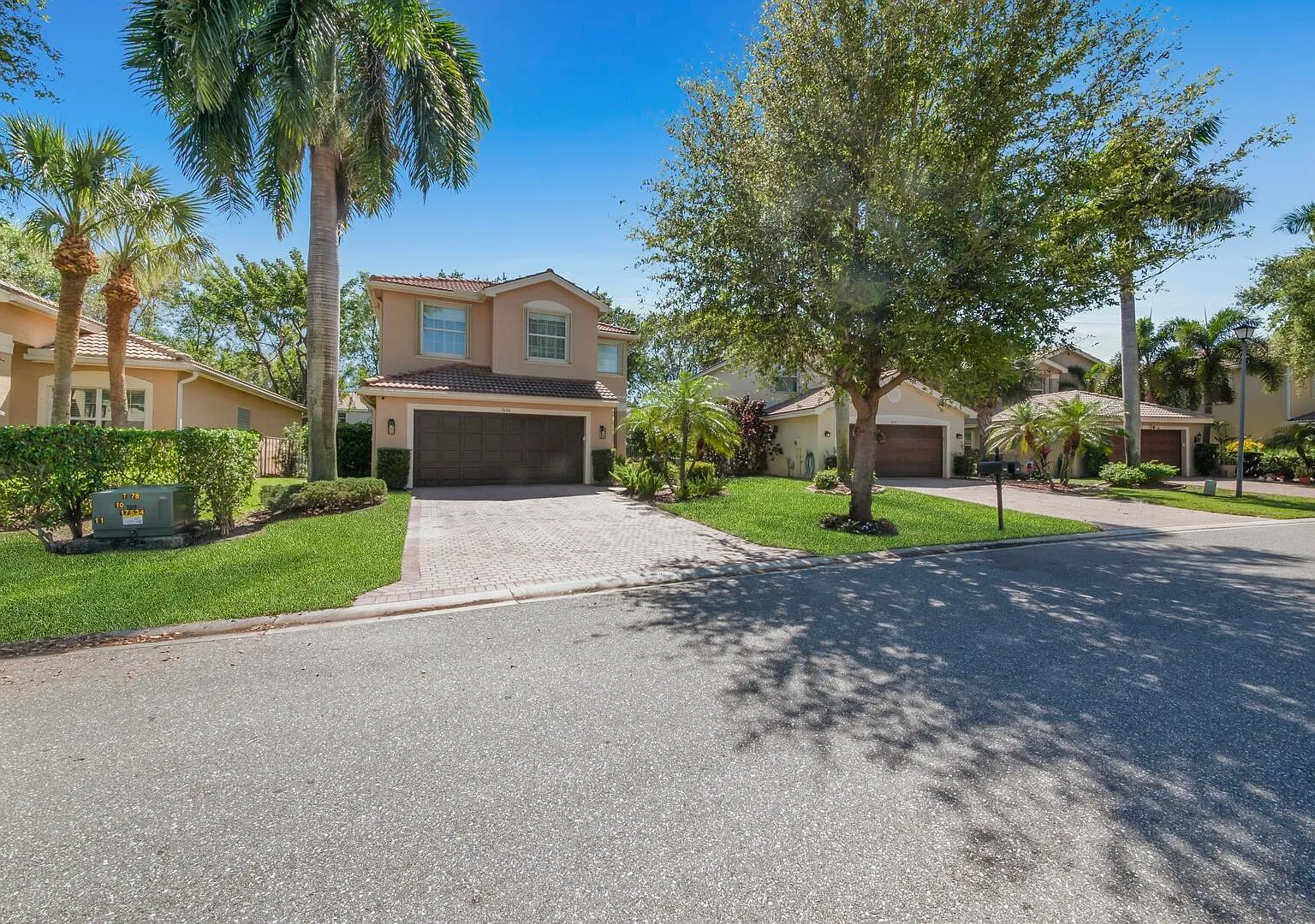 4 bed, 2.5 bath, 2256 sqft, $4,300 — Photo 3