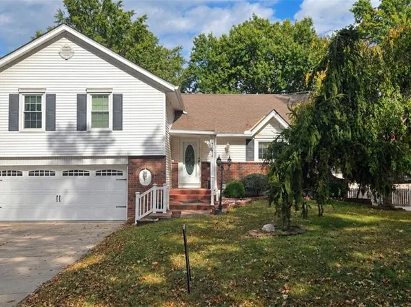 517 NW Beau Cir, Blue Springs, MO 64014