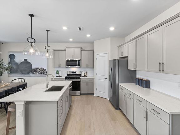 Kitchen with large island