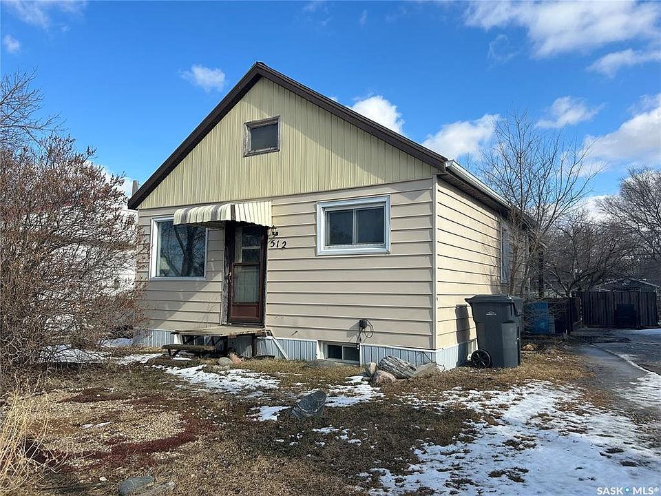 1st image of 512 Railway AVENUE