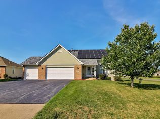 381 Red Fox Dr, Davis Junction, IL 61020